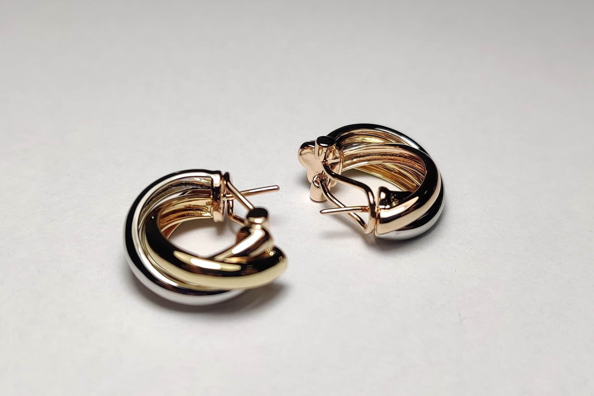 Mehr über den Artikel erfahren How to choose jewelry to match your hairstyle