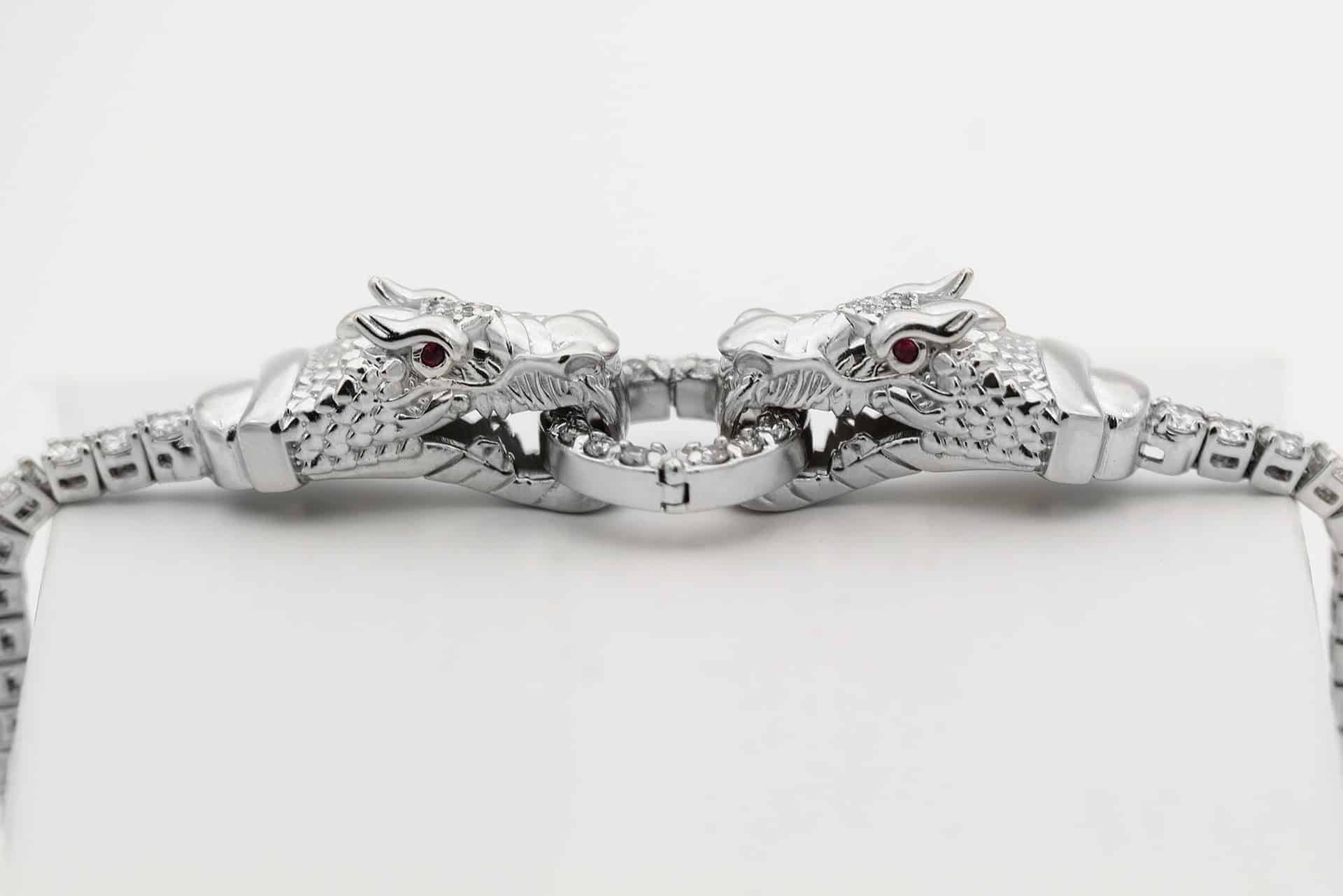 Mehr über den Artikel erfahren Top 5 Jewels To Upgrade Your Photoshoot Look