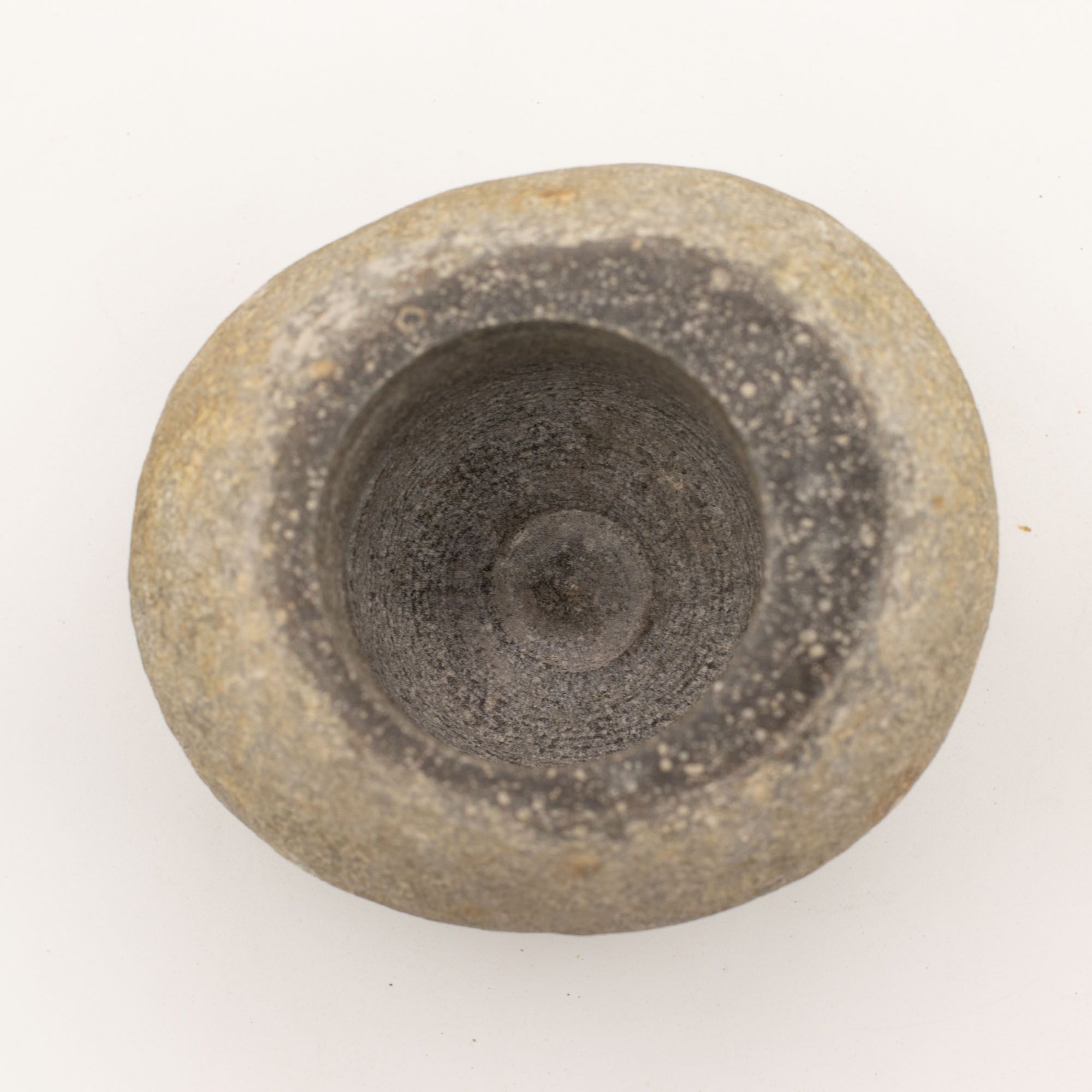 Flussstein & Stille – Der archaische Mörser – Bild 3